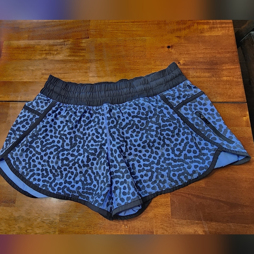 Lululemon Vintage Tracker Short Size 8 excellent used condition
